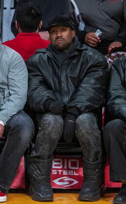 November 26, 2021, Los Angeles, California, USA: Kanye West attends a NBA, Basketball Herren, USA game between the Los Angeles Lakers and the Sacramento Kings on Friday November 26, 2021 at the Staples Center in Los Angeles, California. PI Los Angeles USA - ZUMAp124 20211126_zaa_p124_012 Copyright: xJAVIERxROJASx