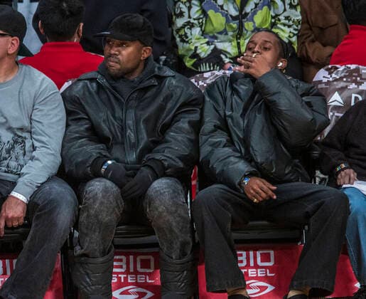 November 26, 2021, Los Angeles, California, USA: Kanye West attends a NBA, Basketball Herren, USA game between the Los Angeles Lakers and the Sacramento Kings on Friday November 26, 2021 at the Staples Center in Los Angeles, California. PI Los Angeles USA - ZUMAp124 20211126_zaa_p124_013 Copyright: xJAVIERxROJASx