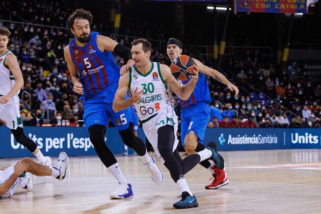 November 26, 2021, Barcelona, Spain: Zoran Dragic of Zalgiris Kaunas in action during the Turkish Airlines Euroleague match between FC Barcelona, Barca and Zalguiris Kaunas at Palau Blaugrana in Barcelona. Barcelona Spain - ZUMAd159 0142979970st Copyright: xDavidxRamirezx