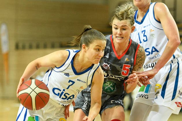 Halle, Germany 27 November 2021 1 BBL Women 2021 2022 Gisa Lions SV Halle vs TSV 1880 Wasserburg v li in duel Laura Schinkel Halle and Haliegh Reinoehl Wasserburg SWH arena Saxony Anhalt Copyright: xFotostandx xxBallaschx