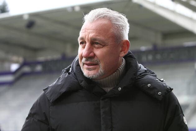 27 11 2021, xtgx, Football 2 Bundesliga, FC Erzgebirge Aue SV Darmstadt 98 emspor, v l Pavel Dotchev Aue Portrait, Portraet, Einzelbild DFL DFB REGULATIONS PROHIBIT ANY USE OF PHOTOGRAPHS as IMAGE SEQUENCES and or QUASI VIDEO Aue