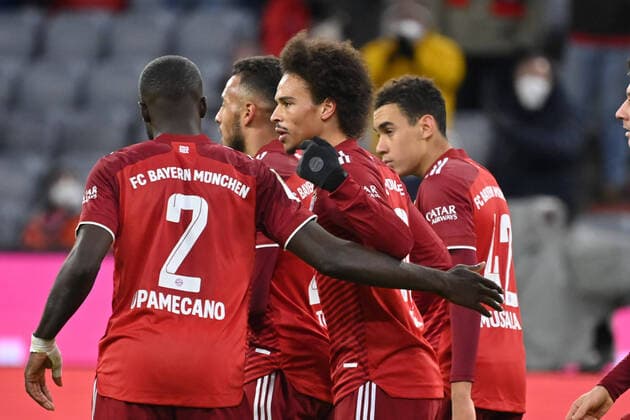 collective goal celebration around the goal scorer Leroy SANE Bayern Muenchen,re after goal to the 1 0 with Dayot UPAMECANO Bayern Muenchen , Jubel,Freude,Begeisterung,Aktion, Fussball 1 Bundesliga Saison 2021 2022,13 Spieltag, Spieltag13 FC Bayern Muenchen Arminia Bielefeld 1 0, am 27 11 2021, A L L I A N Z A R E N A Muenchen