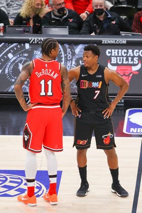 CHICAGO, IL - NOVEMBER 27: Chicago Bulls Forward DeMar DeRozan (11) and Miami Heat Guard Kyle Lowry (7) talk during a timeout during a NBA, Basketball Herren, USA game between the Miami Heat and the Chicago Bulls on November 27, 2021 at the United Center in Chicago, IL. (Photo by Melissa Tamez Icon Sportswire) NBA: NOV 27 Heat at Bulls Icon211127009