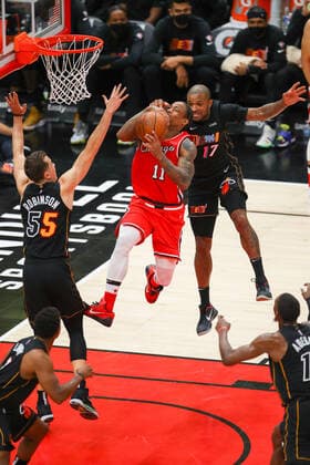 CHICAGO, IL - NOVEMBER 27: Miami Heat Forward P.J. Tucker (17) fouls Chicago Bulls Forward DeMar DeRozan (11) while he goes up for a layup during a NBA, Basketball Herren, USA game between the Miami Heat and the Chicago Bulls on November 27, 2021 at the United Center in Chicago, IL. (Photo by Melissa Tamez Icon Sportswire) NBA: NOV 27 Heat at Bulls Icon211127012