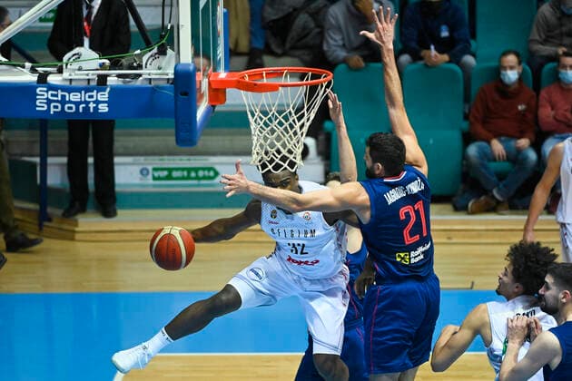 Belgium s Retin Obasohan and Serbia s Marko Jagodic-Kuridza fight for the ball during a match of the national basketball team of Belgium, the Red Lions, against the national team, Nationalteam of Serbia, a qualification game for the 2023 World Championship, WM, Weltmeisterschaft men, in the Group A (match 2 6), Sunday 28 November 2021. LAURIExDIEFFEMBACQ  x3145237x
