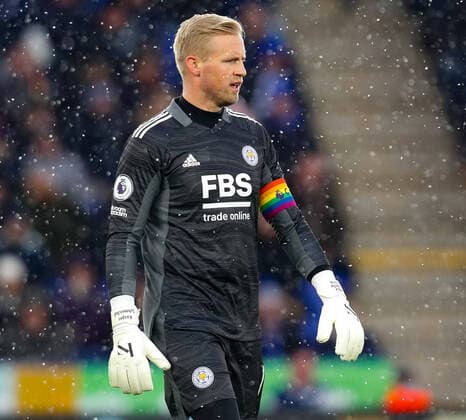 FuÃŸball, LGBTQ Aktion in englischen Stadien 28th November 2021; The King Power Stadium, Leicester, Leicestershire, England; Premier League football, Leicester City versus Watford; Kasper Schmeichel of Leicester City  ActionPlus12343698 GrahamxWilson