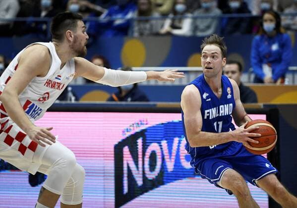 Petteri Koponen of Finland and ja Marin Maric of Croatia during World Championships qualification match Finland vs. Croatia in Espoo, Finland, November 28, 2021. Espoo Finland LKLAPA20211128192933T878  Copyright: xAnttixAimo-Koivistox