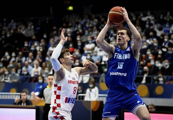 Mikael Jantunen of Finland and Roko Prkacin of Croatia during World Championships qualification match Finland vs. Croatia in Espoo, Finland, November 28, 2021. Espoo Finland LKLAPA20211128193054Q914  Copyright: xAnttixAimo-Koivistox