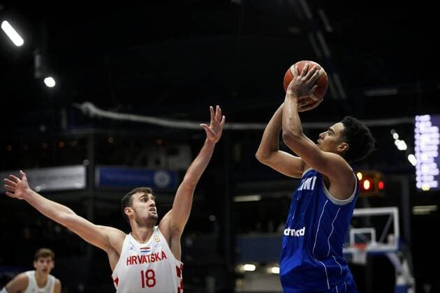Shawn Huff of Finland and Roko Badzim of Croatia during World Championships qualification match Finland vs. Croatia in Espoo, Finland, November 28, 2021. Espoo Finland LKLAPA20211128200812Q300  Copyright: xAnttixAimo-Koivistox