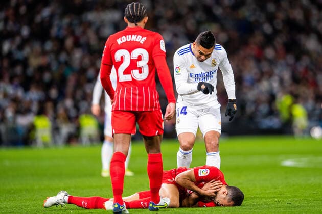Sport Themen der Woche KW47 Sport Bilder des Tages 211128 Casemiro of Real Madrid reacts during the La Liga football match between Real Madrid and Sevilla on November 28, 2021 in Madrid. Photo: Mathias Bergeld BILDBYRAN kod MB MB0275 fotboll football soccer fotball la liga real madrid sevilla bbeng *** 211128 Casemiro of Real Madrid reacts during the La Liga football match between Real Madrid and Sevilla on November 28, 2021 in Madrid Photo Mathias Bergeld BILDBYRAN kod MB MB0275 fotboll football soccer fotball la liga real madrid sevilla bbeng,  Copyright: MATHIASxBERGELD BB211128MB015