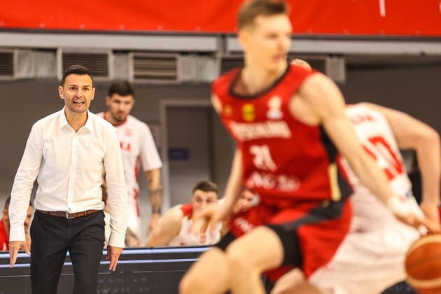 Basketball, WM Quali, Polen - Deutschland 28.11.2021 LUBLIN, HALA GLOBUS?KOSZYKOWKA (BASKETBALL) , KWALIFIKACJE MISTRZOSTW SWIATA FIBA ( FIBA WORLD CUP QUALIFICATION ) MECZ POLSKA - NIEMCY ( GAME POLAND - GERMANY )?NZ IGOR MILICIC - TRENER HEAD COACH POLSKA POLAND?FOTO LUKASZ GROCHALA CYFRASPORT NEWSPIX.PL --- Newspix.pl  20211128CSLG0038