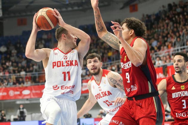 Basketball, WM Quali, Polen - Deutschland 2021.11.28 Lublin Koszykowka Kwalifikacje do Mistrzostw Swiata 2023 Polska - Niemcy N z Marcel Ponitka Michael Kessens Foto Wojciech Szubartowski Press Focus 2021.11.28 Lublin FIBA Basketball World Cup 2023 European Qualifiers Poland - Germany Marcel Ponitka Michael Kessens Credit: Wojciech Szubartowski Press Focus NEWSPIX.PL --- Newspix.pl  20211128PF_WS004