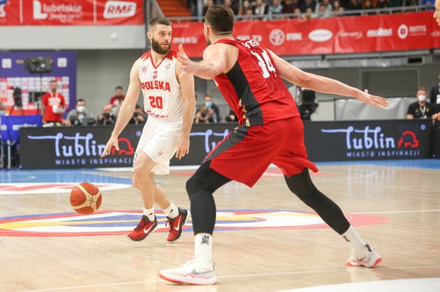Basketball, WM Quali, Polen - Deutschland 2021.11.28 Lublin Koszykowka Kwalifikacje do Mistrzostw Swiata 2023 Polska - Niemcy N z Andrzej Mazurczak Leon Kratzer Foto Wojciech Szubartowski Press Focus 2021.11.28 Lublin FIBA Basketball World Cup 2023 European Qualifiers Poland - Germany Andrzej Mazurczak Leon Kratzer Credit: Wojciech Szubartowski Press Focus NEWSPIX.PL --- Newspix.pl  20211128PF_WS022