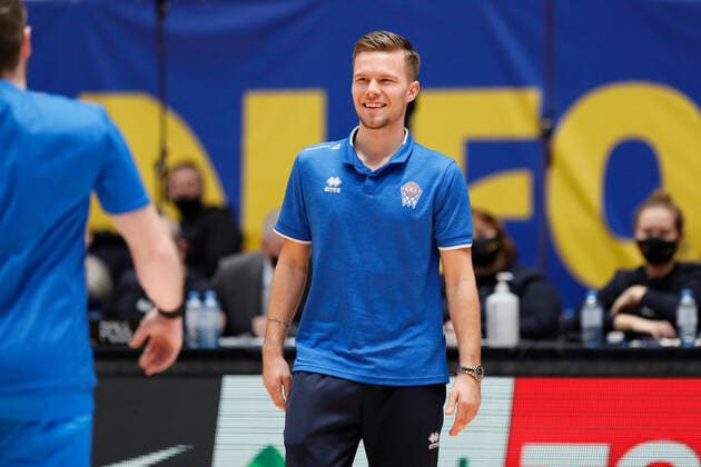 Basketball, WM Quali, Island - Russland Russia V Iceland - FIBA Basketball World Cup 2023 Qualifiers Martin Hermannsson (C) of Iceland smiles during the warm-up ahead of the FIBA Basketball World Cup 2023 Qualifying Tournament match between Russia and Iceland on November 29, 2021 at Yubileyny Sports Palace in Saint Petersburg, Russia. Saint Petersburg Russia  Copyright: xMikexKireevx originalFilename:kireev-notitle211129_npGpD.jpg