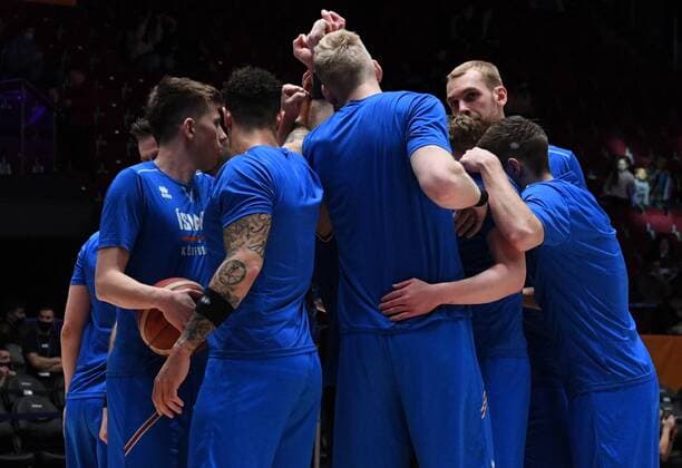 Basketball, WM Quali, Island - Russland Russia Basketball 2023 World Cup Qualifiers Iceland - Russia 6708376 29.11.2021 Iceland s players huddle before the Basketball World Cup 2023 qualifying match between Iceland and Russia at Yubileyniy Complex in St. Petersburg, Russia. Alexei Danichev Sputnik St. Petersburg Russia  Copyright: xAlexeixDanichevx