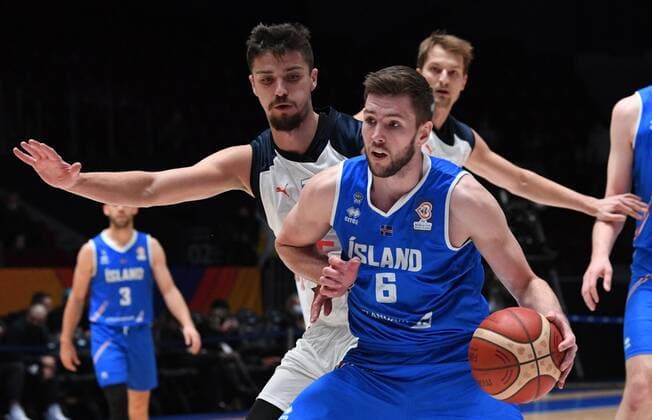 Basketball, WM Quali, Island - Russland Russia Basketball 2023 World Cup Qualifiers Iceland - Russia 6708434 29.11.2021 Russia?s Anton Astapkovich and Iceland?s Jon Axel Gudmundsson struggle for the ball during the Basketball World Cup 2023 qualifying match between Iceland and Russia at Yubileyniy Complex in St. Petersburg, Russia. Alexei Danichev Sputnik St. Petersburg Russia  Copyright: xAlexeixDanichevx