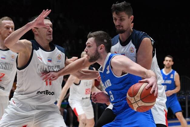 Basketball, WM Quali, Island - Russland Russia Basketball 2023 World Cup Qualifiers Iceland - Russia 6708437 29.11.2021 Iceland?s Jon Axel Gudmundsson controls the ball during the Basketball World Cup 2023 qualifying match between Iceland and Russia at Yubileyniy Complex in St. Petersburg, Russia. Alexei Danichev Sputnik St. Petersburg Russia  Copyright: xAlexeixDanichevx