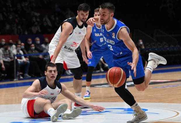 Basketball, WM Quali, Island - Russland Russia Basketball 2023 World Cup Qualifiers Iceland - Russia 6708450 29.11.2021 Iceland?s Aegir Steinarsson dribbles the ball during the Basketball World Cup 2023 qualifying match between Iceland and Russia at Yubileyniy Complex in St. Petersburg, Russia. Alexei Danichev Sputnik St. Petersburg Russia  Copyright: xAlexeixDanichevx