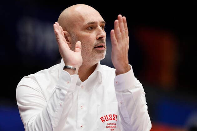 Basketball, WM Quali, Island - Russland Russia V Iceland - FIBA Basketball World Cup 2023 Qualifiers Russia head coach Zoran Lukic applauds during the FIBA Basketball World Cup 2023 Qualifying Tournament match between Russia and Iceland on November 29, 2021 at Yubileyny Sports Palace in Saint Petersburg, Russia. Saint Petersburg Russia  Copyright: xMikexKireevx originalFilename:kireev-notitle211129_npKYW.jpg