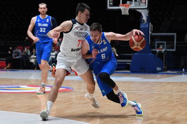 Basketball, WM Quali, Island - Russland Russia Basketball 2023 World Cup Qualifiers Iceland - Russia 6708453 29.11.2021 Iceland?s Jon Axel Gudmundsson is challenged by Russia?s Aleksandr Khomenko, left, during the Basketball World Cup 2023 qualifying match between Iceland and Russia at Yubileyniy Complex in St. Petersburg, Russia. Alexei Danichev Sputnik St. Petersburg Russia  Copyright: xAlexeixDanichevx