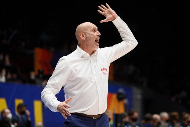 Basketball, WM Quali, Island - Russland Russia V Iceland - FIBA Basketball World Cup 2023 Qualifiers Russia head coach Zoran Lukic gestures during the FIBA Basketball World Cup 2023 Qualifying Tournament match between Russia and Iceland on November 29, 2021 at Yubileyny Sports Palace in Saint Petersburg, Russia. Saint Petersburg Russia  Copyright: xMikexKireevx originalFilename:kireev-notitle211129_np2SB.jpg