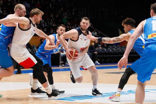 Basketball, WM Quali, Island - Russland Russia V Iceland - FIBA Basketball World Cup 2023 Qualifiers Ivan Strebkov (C) of Russia in action during the FIBA Basketball World Cup 2023 Qualifying Tournament match between Russia and Iceland on November 29, 2021 at Yubileyny Sports Palace in Saint Petersburg, Russia. Saint Petersburg Russia  Copyright: xMikexKireevx originalFilename:kireev-notitle211129_npejr.jpg