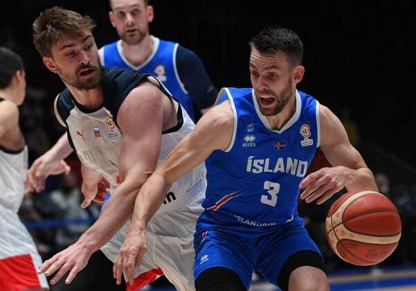 Basketball, WM Quali, Island - Russland Russia Basketball 2023 World Cup Qualifiers Iceland - Russia 6708472 29.11.2021 Iceland?s Aegir Steinarsson is challenged by Russia?s Aleksandr Gankevich during the Basketball World Cup 2023 qualifying match between Iceland and Russia at Yubileyniy Complex in St. Petersburg, Russia. Alexei Danichev Sputnik St. Petersburg Russia  Copyright: xAlexeixDanichevx