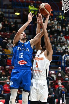 Basketball, WM Quali, Italien - Niederlande Db Milano 29 11 2021 - qualificazioni Mondiali 2023 di basket Italia-Olanda foto Daniele Buffa Image nella foto: Diego Flaccadori-Leon Williams 