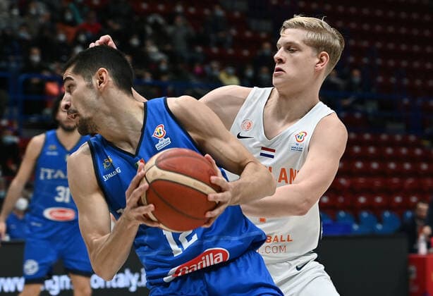 Basketball, WM Quali, Island - Russland Db Milano 29 11 2021 - qualificazioni Mondiali 2023 di basket Italia-Olanda foto Daniele Buffa Image nella foto: Diego Flaccadori-Keye Van der Vuurst 