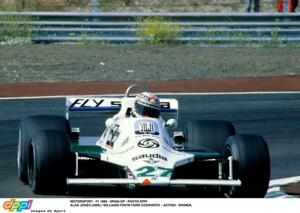 MOTORSPORT - F1 1980 - SPAIN GP - PHOTO:DPPI ALAN JONES (GBR) WILLIAMS FW07B FORD COSWORTH - ACTION - WINNER FRANK WILLIAMS 1942 - 2021 DPPI Panoramic  00000327_015