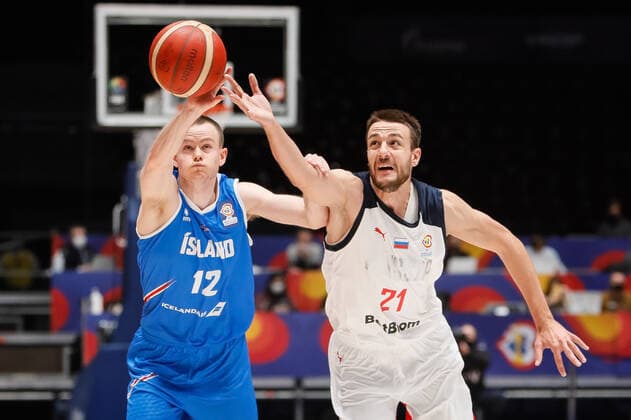 Basketball, WM Quali, Island - Russland Russia V Iceland - FIBA Basketball World Cup 2023 Qualifiers Stanislav Ilnitskiy (R) of Russia and Kari Jonsson of Iceland vie for the ball during the FIBA Basketball World Cup 2023 Qualifying Tournament match between Russia and Iceland on November 29, 2021 at Yubileyny Sports Palace in Saint Petersburg, Russia. Saint Petersburg Russia  Copyright: xMikexKireevx originalFilename:kireev-notitle211129_npWzQ.jpg