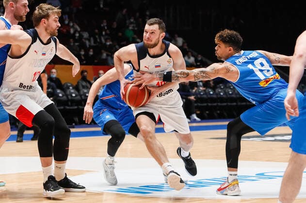 Basketball, WM Quali, Island - Russland Russia V Iceland - FIBA Basketball World Cup 2023 Qualifiers Ivan Strebkov (C) of Russia in action against Kristofer Acox (R) of Iceland during the FIBA Basketball World Cup 2023 Qualifying Tournament match between Russia and Iceland on November 29, 2021 at Yubileyny Sports Palace in Saint Petersburg, Russia. Saint Petersburg Russia  Copyright: xMikexKireevx originalFilename:kireev-notitle211129_nplm5.jpg