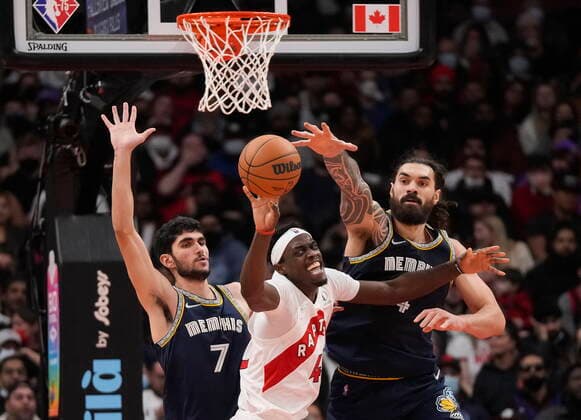 November 30, 2021, TORONTO, ON, CANADA: Toronto Raptors forward Pascal Siakam (43) battles for the loose ball against Memphis Grizzlies centre Steven Adams (4) and Grizzlies forward Santi Aldama (7) during first half NBA, Basketball Herren, USA basketball action in Toronto on Tuesday, November 30, 2021. Canada News - November 30, 2021  - ZUMAc35_ 20211130_zaf_c35_089 Copyright: xNathanxDenettex