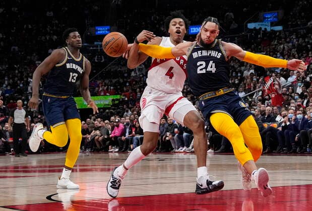 November 30, 2021, TORONTO, ON, CANADA: Memphis Grizzlies forward Dillon Brooks (24) battles against Toronto Raptors forward Scottie Barnes (4) for the loose ball as Grizzlies forward Jaren Jackson Jr. (13) keeps close during second half NBA, Basketball Herren, USA basketball action in Toronto on Tuesday, November 30, 2021. Canada News - November 30, 2021  - ZUMAc35_ 20211130_zaf_c35_104 Copyright: xNathanxDenettex