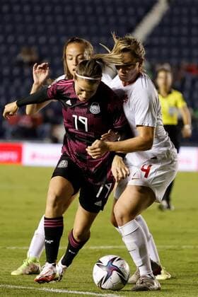 Alicia Cervantes (L) of Mexico disputes the ball with Vanessa Gilles (R) of Canada, during a friendly preparation match between Mexico and Canada, played at the Ciudad de los Deportes Stadium, in Mexico City, Mexico, 30 November 2021. Mexico - Canada !ACHTUNG: NUR REDAKTIONELLE NUTZUNG!  Copyright: xJosexMendezx AME1819 20211201-3027bd10d4883ad079fa05726db281a49962a735