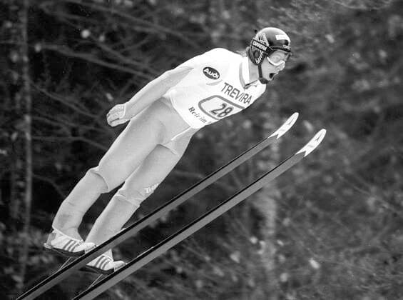 Nordische Kombination , 09.01.1991 , Hans-Peter Pohl Aktion im Sprung in Reit im Winkl *** Nordic combined , 09 01 1991 , Hans Peter Pohl action in the jump in Reit im Winkl HM