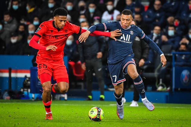 December 1, 2021, Paris, France, France: Jean-Clair TOBIDO of Nice and Kylian MBAPPE of PSG during the Ligue 1 match between Paris Saint-Germain (PSG) and OGC Nice at Parc des Princes stadium on December 01, 2021 in Paris, France. Paris France - ZUMAm308 20211201_zsp_m308_004 Copyright: xMatthieuxMirvillex