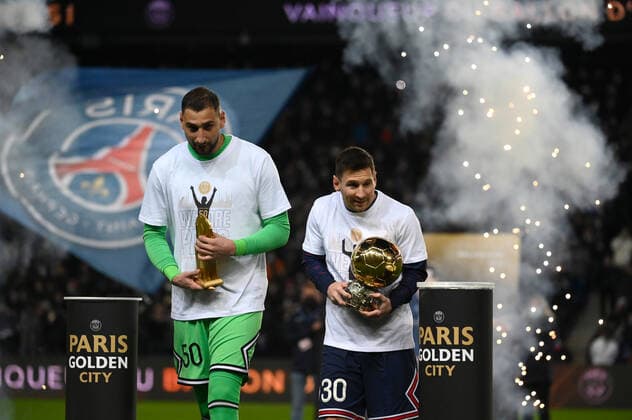 PSG OGC NICE 2021 Presentation of the Golden Ball 2021 obtained by Leo Messi, at the Parc des Princes before the match of the 16th day of Ligue 1, between Paris Saint-Germain and OGC Nice, at the Parc des Princes, on December 1st 2021  JulienxMattiax xLexPictorium LePictorium_0256443