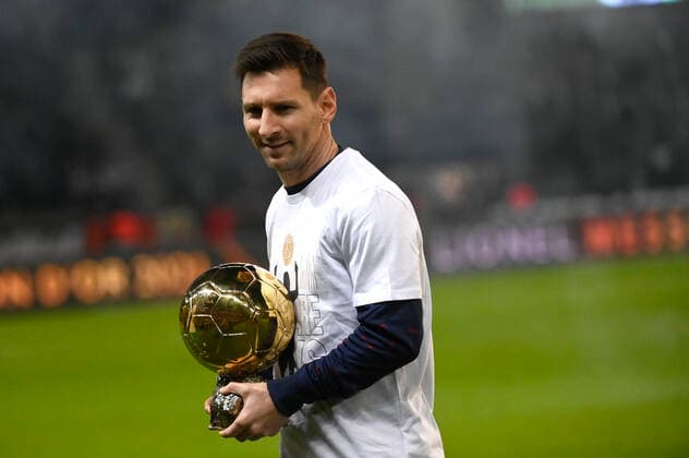 PSG OGC NICE 2021 Presentation of the Golden Ball 2021 obtained by Leo Messi, at the Parc des Princes before the match of the 16th day of Ligue 1, between Paris Saint-Germain and OGC Nice, at the Parc des Princes, on December 1st 2021  JulienxMattiax xLexPictorium LePictorium_0256445