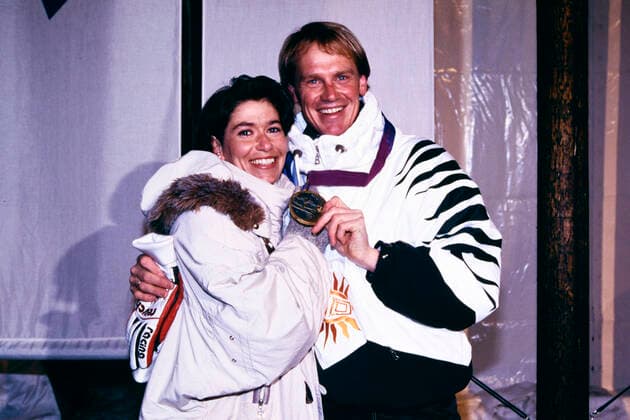 WASMEIER Markus Team GER Ski Alpine Olympiasieger im Riesenslalom mit Goldmedaille und seiner Frau Olympische Winterspiele 1994 in Lillehammer am 23. 02.1994 in Lillehammer *** WASMEIER Markus Team GER Ski Alpine Olympic Champion in Giant Slalom with gold medal and his wife Olympic Winter Games 1994 in Lillehammer on 23 02 1994 in Lillehammer