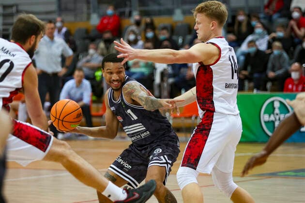 01 12 2021, Leverkusen, Germany, Ostermann Arena, Pro A Bayer Giants Leverkusen vs Medipolis SC Jena 01 12 2021 , Rayshawn Laron Simmons Medipolis SC Jena and Luis Elias Figge Bayer Giants Leverkusen in duel Photo Sendlak EU Images Leverkusen Ostermann Arena Germany.  eu-images-571