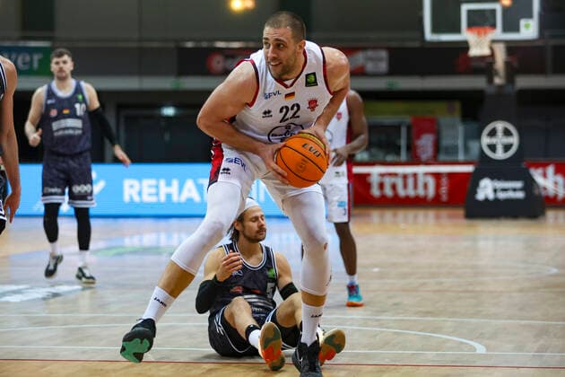 01 12 2021, Leverkusen, Germany, Ostermann Arena, Pro A Bayer Giants Leverkusen vs Medipolis SC Jena 01 12 2021 , Dennis Heinzmann Bayer Giants Leverkusen and Nico Brauner Medipolis SC Jena in a duel Photo Sendlak EU Images Leverkusen Ostermann Arena Germany  eu-images-571