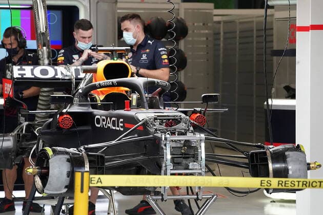Formula 1 Saudi Arabia Grand Prix 02 12 2021, Jeddah Corniche Circuit, Jeddah, Formula 1 Saudi Arabia Grand Prix ,pictured mechanics working on the car of Max Verstappen NEL , Red Bull Racing Honda nordphotoxGmbHx xBratic nph00250