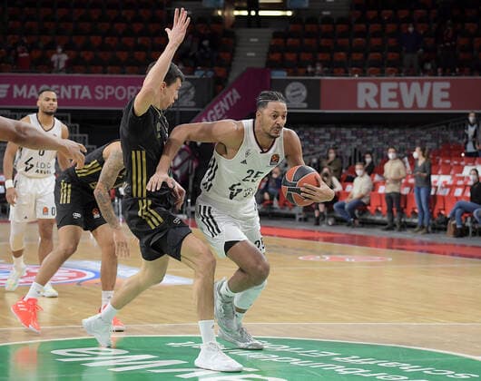 02 12 2021, xemx, Basketball EuroLeague, FC Bayern Muenchen LCLC ASVEL Vileurbanne emspor, v l Vladimir Lucic FC Bayern Basketball , William Howard LCLC ASVEL Vileurbanne Muenchen