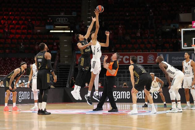 Augustine Rubit Bayern Basketball, 21 and Victor Wembanyama ASVEL Villeurbanne, 1 at Tip Off GER, FC Bayern Basketball vs LDLC ASVEL Villeurbanne, Basketball, EuroLeague, Season 2021 2022, 02 12 2021, GER, FC Bayern Basketball vs LDLC ASVEL Villeurbanne, Basketball, EuroLeague, Season 2021 2022, 02 12 2021, Munich. Copyright: xEIBNER MarcelxEngelbrechtx EP_EER