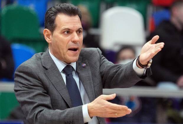 Russia Basketball Euroleague CSKA - Panathinaikos 6711428 02.12.2021 CSKA s head coach Dimitris Itoudis reacts as he watches his team during the Euroleague basketball match between CSKA Moscow and Panathinaikos Athens in Moscow, Russia. Alexander Vilf Sputnik Moscow Russia  Copyright: xAlexanderxVilfx