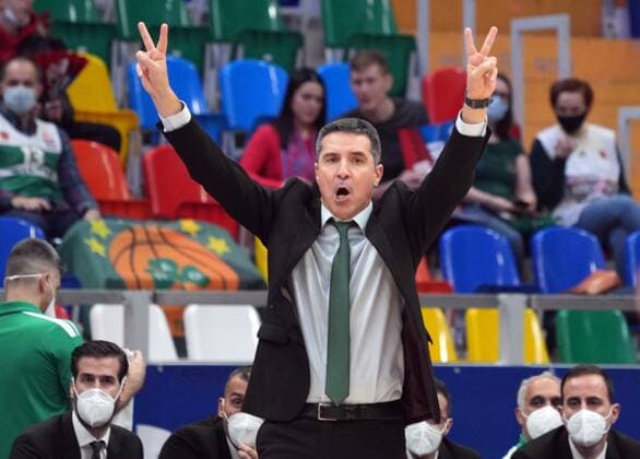 Russia Basketball Euroleague CSKA - Panathinaikos 6711439 02.12.2021 Panathinaikos head coach Dimitris Priftis reacts as he watches his team during the Euroleague basketball match between CSKA Moscow and Panathinaikos Athens in Moscow, Russia. Alexander Vilf Sputnik Moscow Russia  Copyright: xAlexanderxVilfx