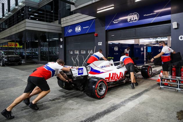 Haas F1 Team VF-21 Ferrari, Mechanical detail FIA scrutineering, verifications techniques, during the Formula 1 stc Saudi Arabian Grand Prix 2021, 21th round of the 2021 FIA Formula One World Championship, WM, Weltmeisterschaft from December 3 to 5, 2021 on the Jeddah Corniche Circuit, in Jeddah, Saudi Arabia - F1 - SAUDI ARABIAN GRAND PRIX 2021 DPPI Panoramic  20211202_GOODEN_FG0O0118