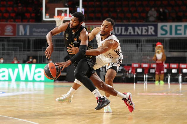 Duel between Corey Walden Bayern Basketball, 2 and Elie Okobo ASVEL Villeurbanne, 0 GER, FC Bayern Basketball vs LDLC ASVEL Villeurbanne, Basketball, EuroLeague, Season 2021 2022, 02 12 2021, GER, FC Bayern Basketball vs LDLC ASVEL Villeurbanne, Basketball, EuroLeague, Season 2021 2022, 02 12 2021, Munich. Copyright: xEIBNER MarcelxEngelbrechtx EP_EER
