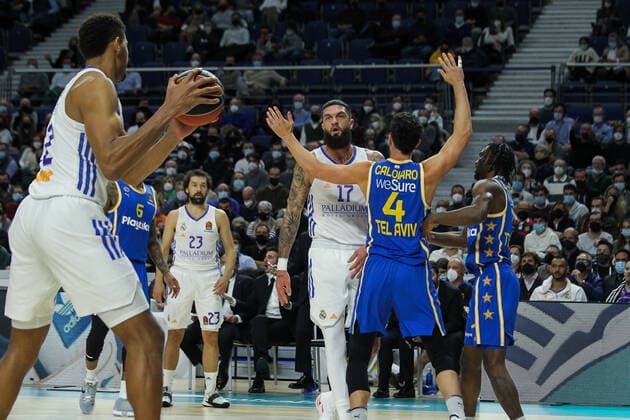 December 2, 2021, MADRID, MADRID, SPAIN: Guerschon Yabusele, Vicent Poirier of Real Madrid and Angelo Caloiaro of Maccabi Tel Aviv in action during Turkish Airlines EuroLeague basketball match played between Real Madrid and Maccabi Tel Aviv at Wizink Center on December 2, 2021, in Madrid, Spain. MADRID SPAIN - ZUMAa181 20211202_zaa_a181_114 Copyright: xIrinaxR.xHipolitox